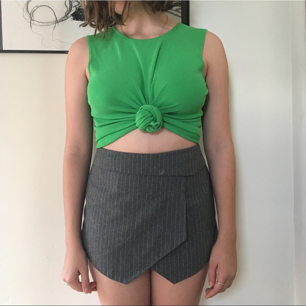 Gray Pinstripe Origami Skirt/Shorts— Size 6